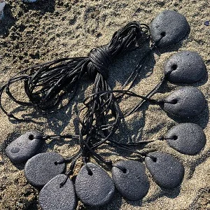 El yapımı manyetik kum kolyeler